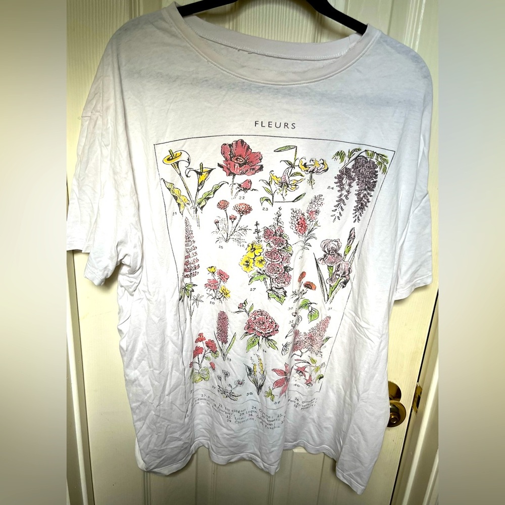 Grayson Threads White Floral Graphic T-Shirt Size L/XL